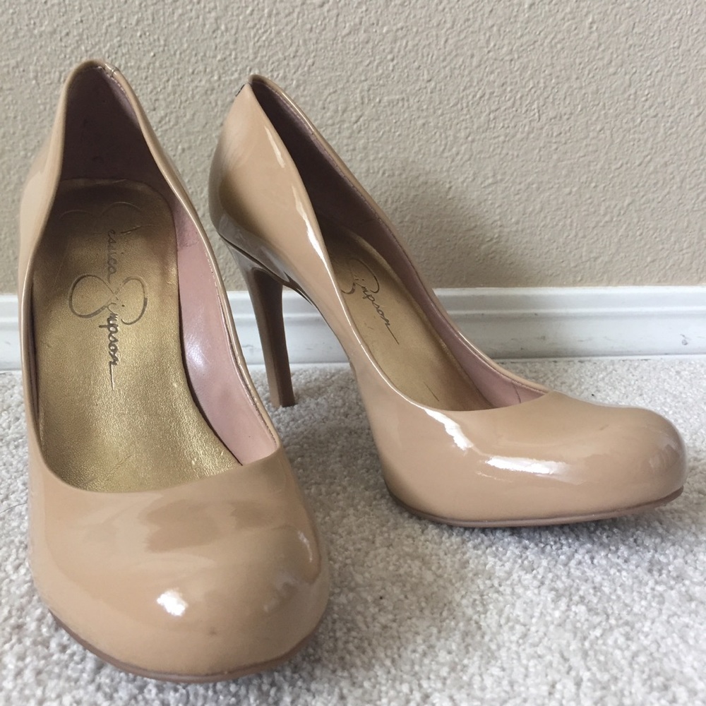 Jessica Simpson 4" patent pumps